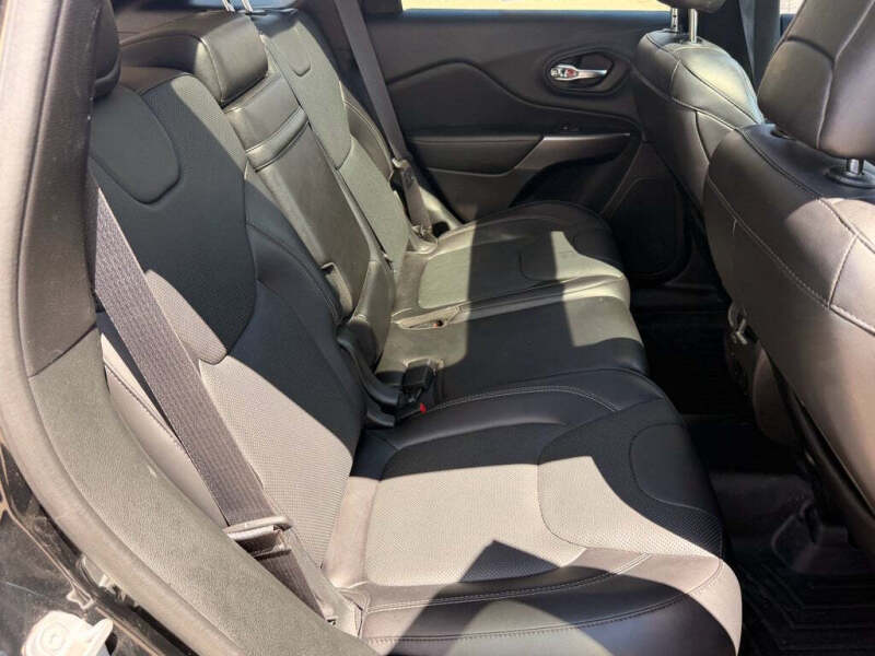 2019 Jeep Cherokee Overland