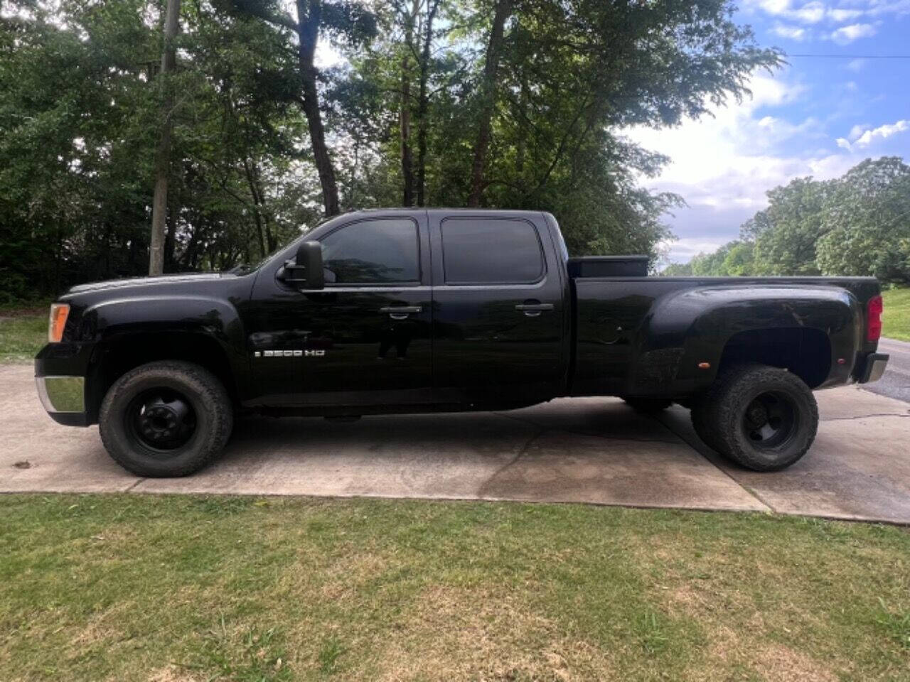 2008 GMC Sierra 3500HD for sale at Guadalupe Auto Sales, LLC. in Jemison, AL