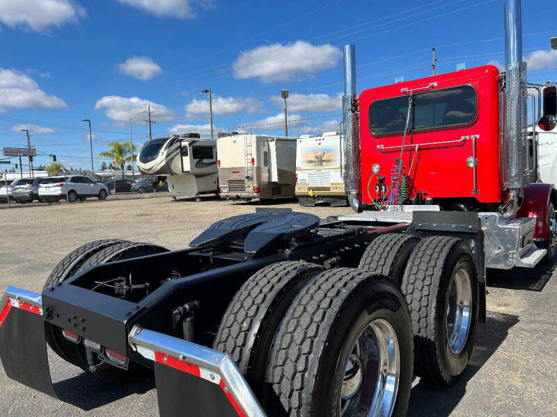 2017 Peterbilt 389