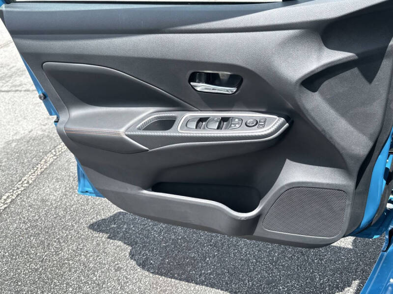 2025 Nissan Versa SR