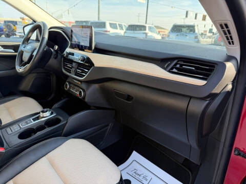 2022 Ford Escape Hybrid Titanium