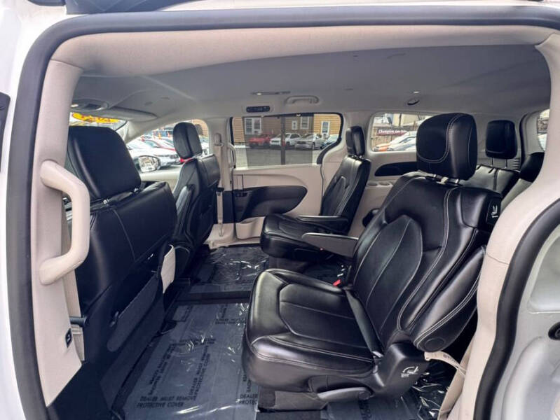 2024 Chrysler Pacifica Touring L