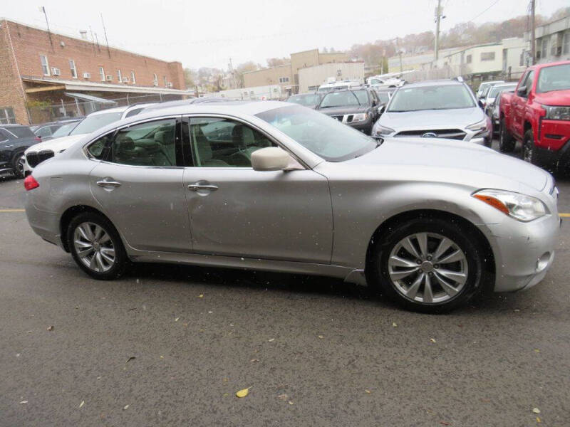 2011 Infiniti M56 x