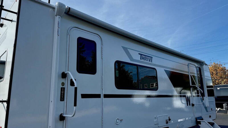2026 Winnebago Thrive