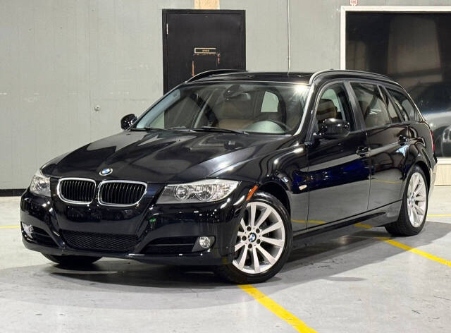 2012 BMW 3 Series for sale at Carnival Car Company in Victoria, TX