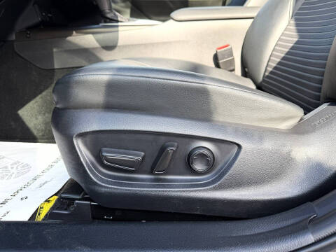 2023 Toyota Camry Hybrid SE