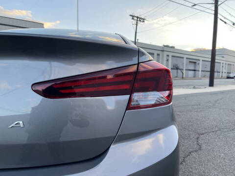 2020 Hyundai Elantra SE