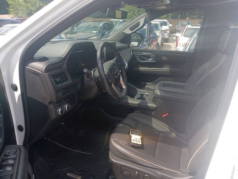 2023 GMC Yukon SLT