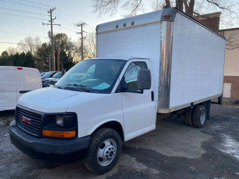 2005 GMC Savana for sale at CRC Auto Sales in Fort Mill SC