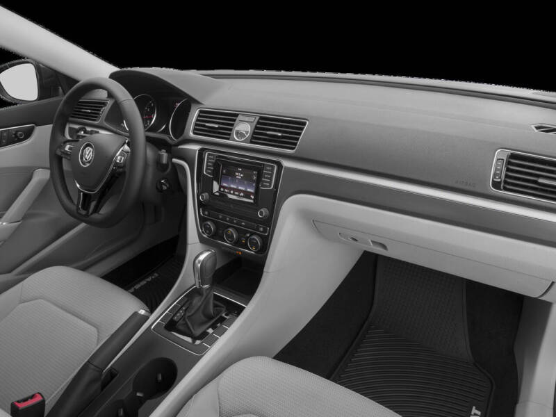 2017 Volkswagen Passat 1.8T R-Line