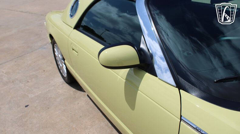 2005 Ford Thunderbird