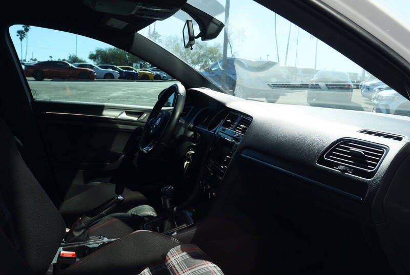 2019 Volkswagen Golf GTI S