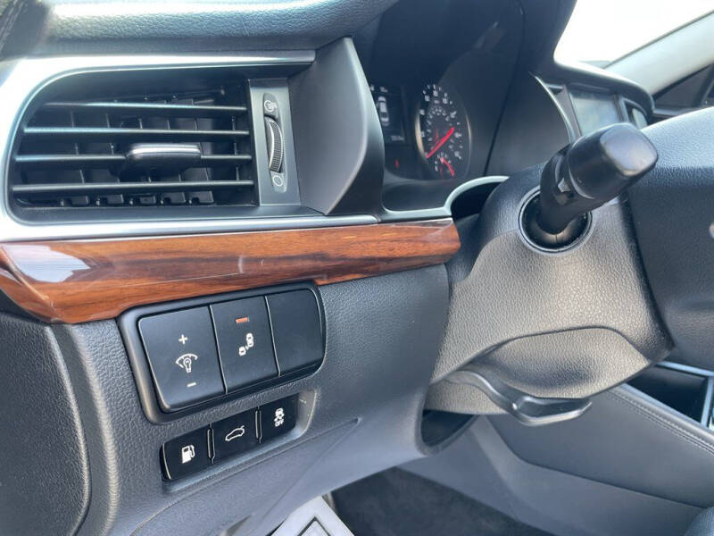 2017 Kia Cadenza Premium