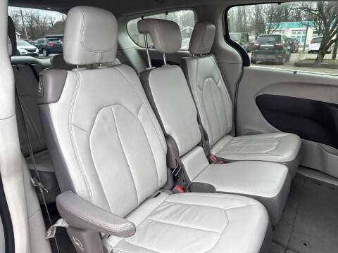 2017 Chrysler Pacifica Touring-L
