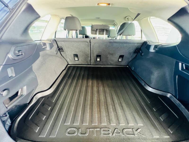 2017 Subaru Outback Base photo 14