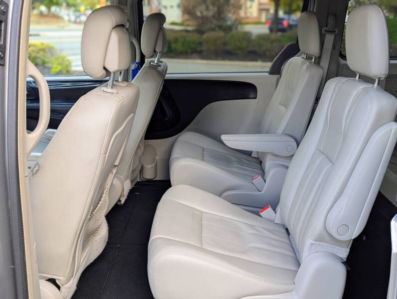 2013 Chrysler Town and Country Touring