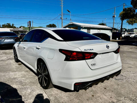 2022 Nissan Altima 2.5 SR