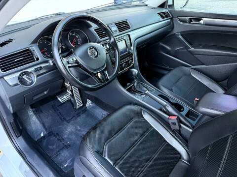 2017 Volkswagen Passat 1.8T R-Line