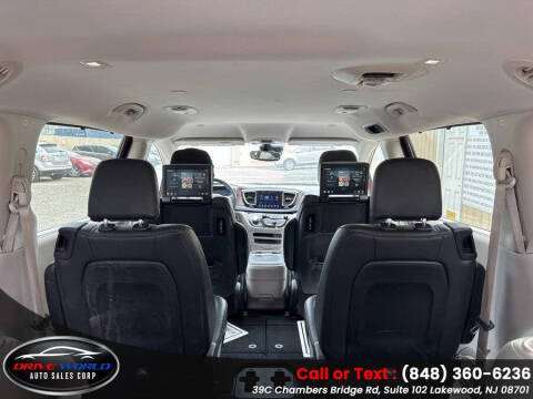 2017 Chrysler Pacifica Touring-L Plus