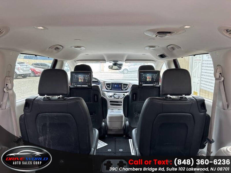 2017 Chrysler Pacifica Touring-L Plus