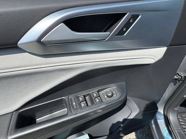 2025 Volkswagen Taos SE 4Motion