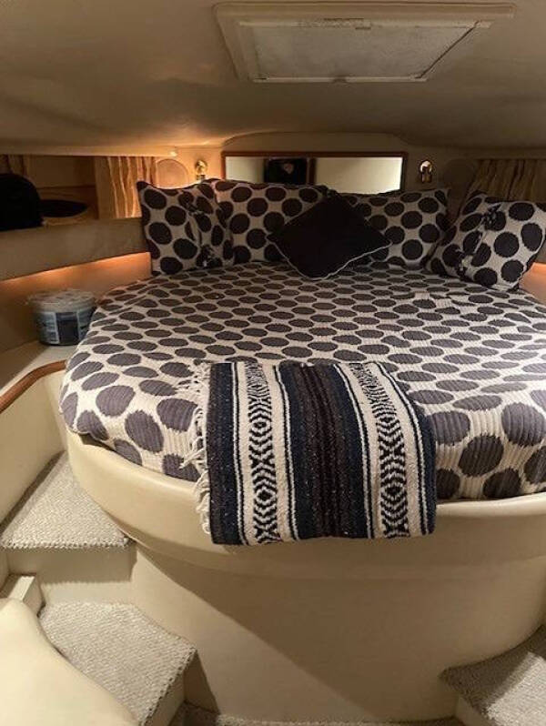 1999 Sea Ray Express cruiser 400