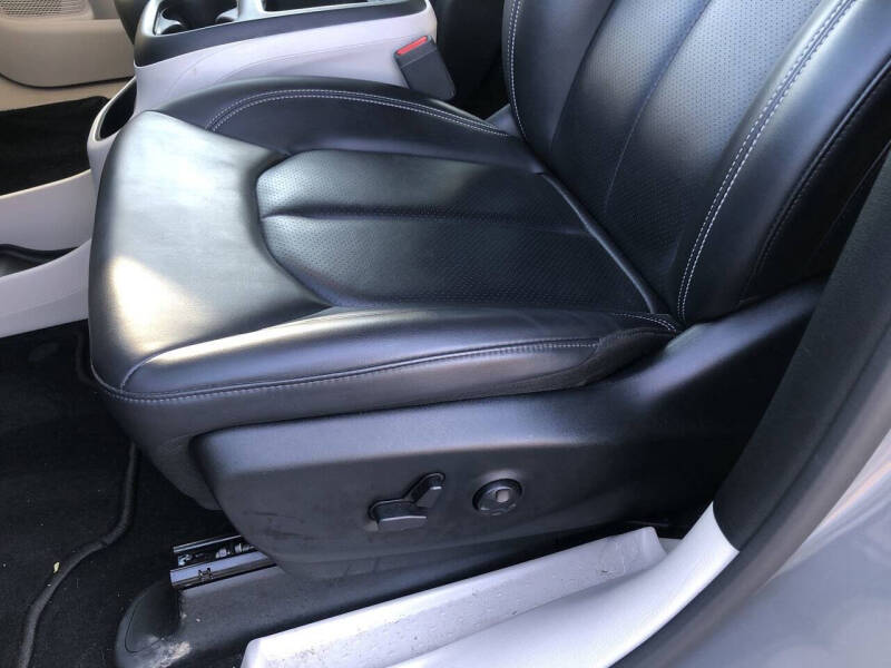 2023 Chrysler Pacifica Touring L