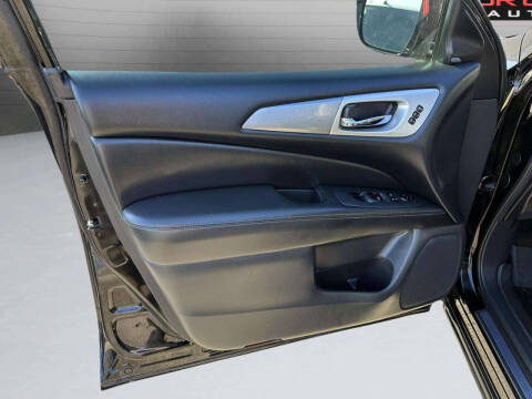 2017 Nissan Pathfinder SL