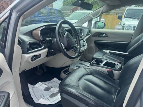 2017 Chrysler Pacifica Touring-L Plus