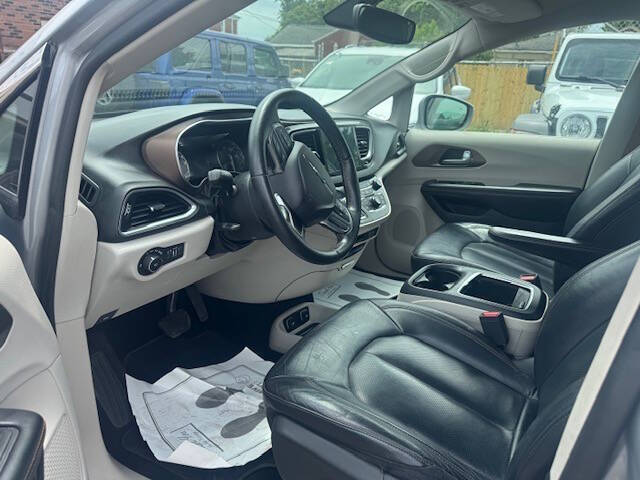 2017 Chrysler Pacifica Touring-L Plus