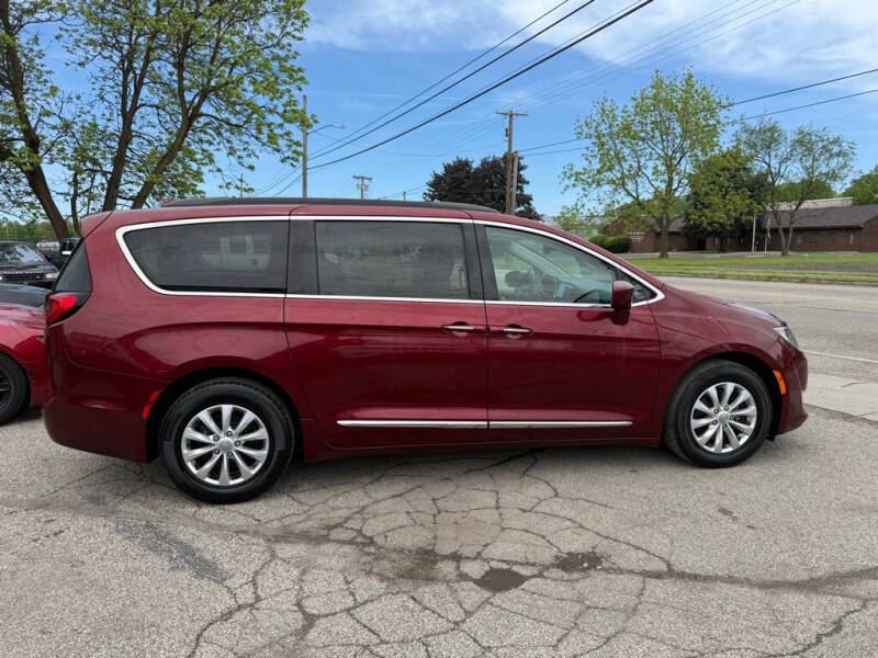 2017 Chrysler Pacifica Touring-L