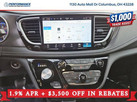 2026 Chrysler Pacifica Select