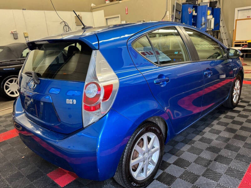 2014 Toyota Prius c Three