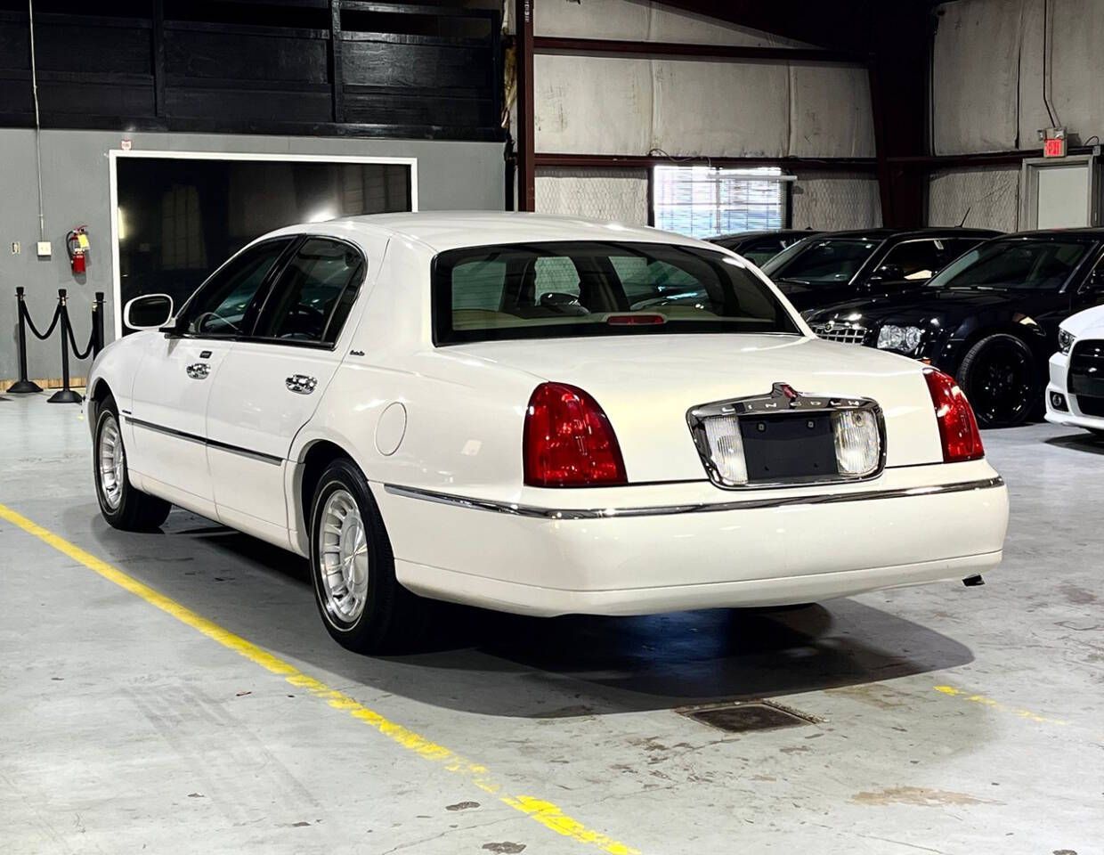 2002 Lincoln Town Car for sale at Carnival Car Company in Victoria, TX