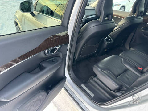 2016 Volvo XC90 T6 Momentum