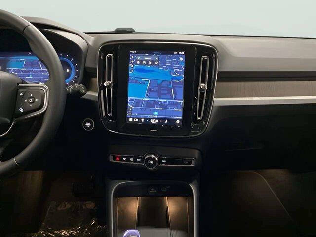 2025 Volvo XC40 B5 Plus Bright Theme