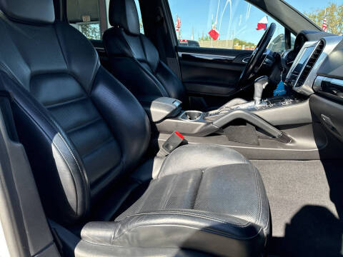 2017 Porsche Cayenne Platinum Edition
