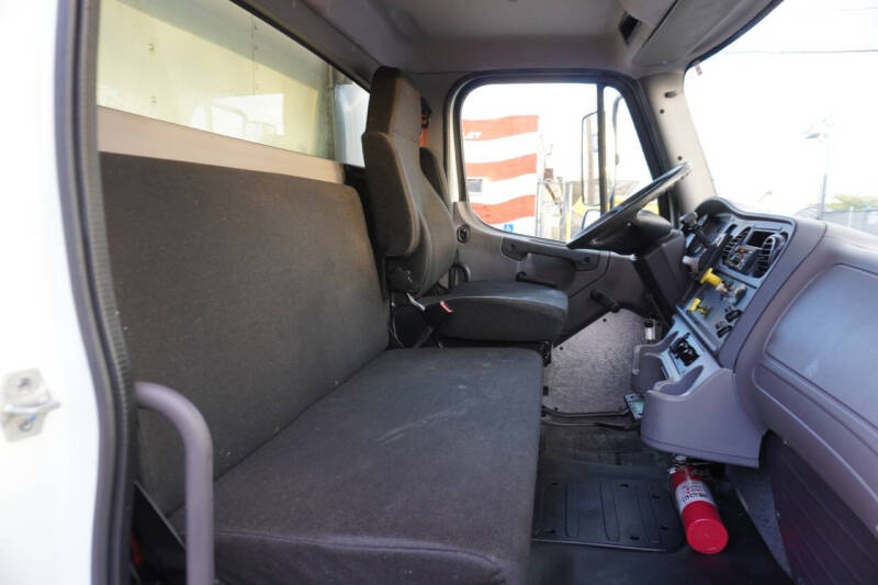 2018 Freightliner M2 106