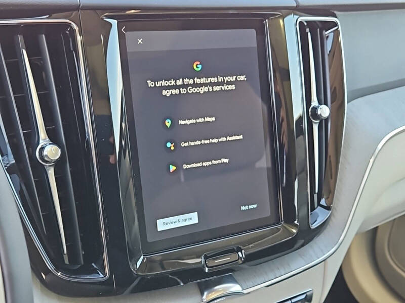 2025 Volvo XC60 B5 Plus Dark Theme