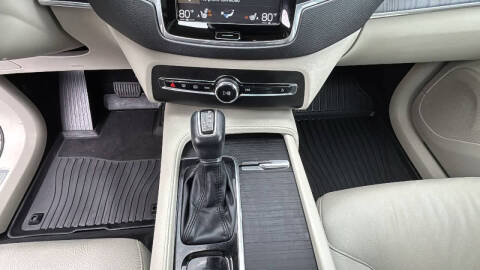 2020 Volvo XC90 T6 Momentum 6-Passenger