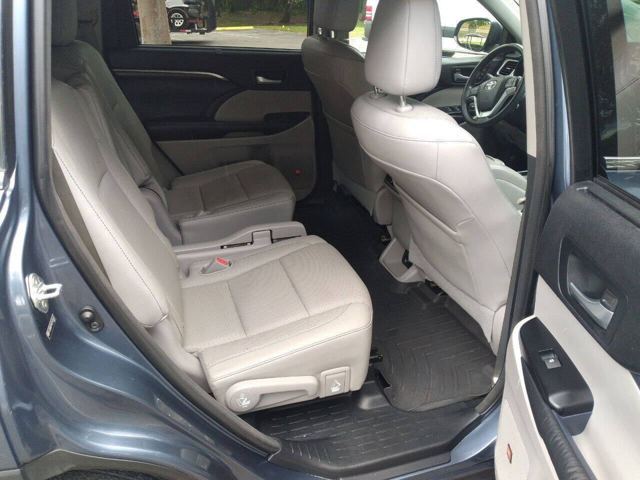 2014 Toyota Highlander  - $25,999