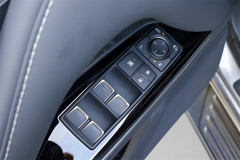 2025 Lexus LX 700h F SPORT Handling