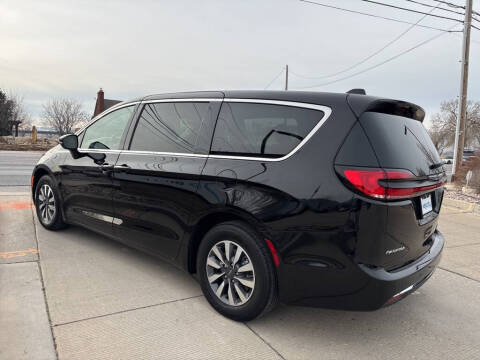 2024 Chrysler Pacifica Plug-In Hybrid Select