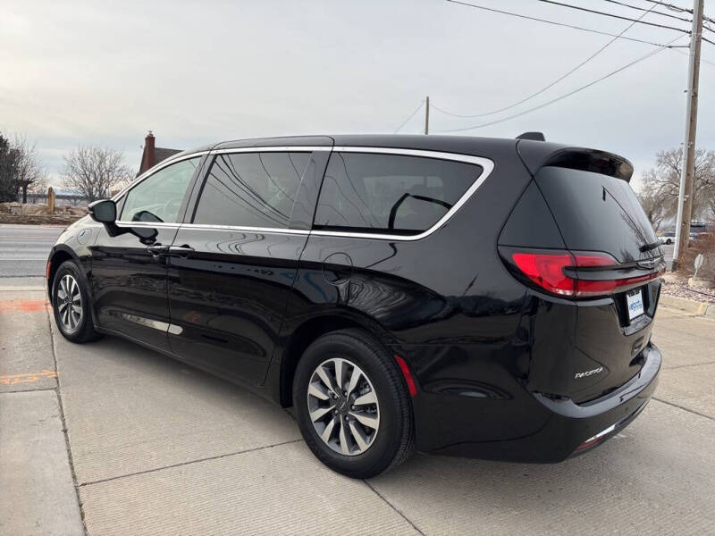 2024 Chrysler Pacifica Plug-In Hybrid Select