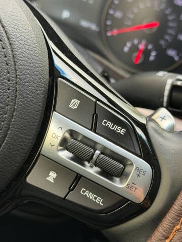 2017 Kia Cadenza Technology