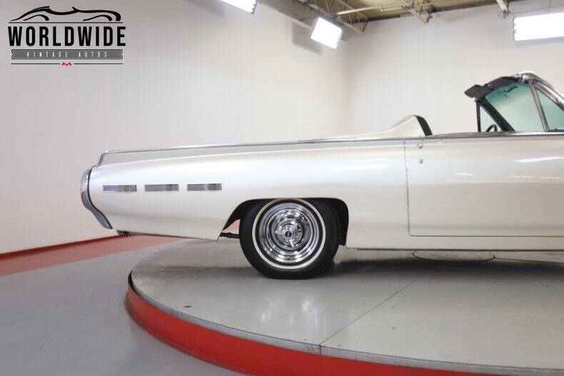 1962 Ford Thunderbird