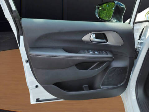2027 Chrysler Pacifica LX