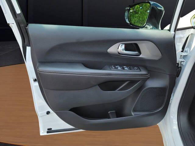 2027 Chrysler Pacifica LX