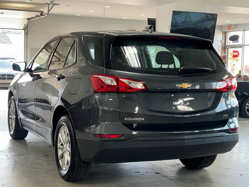 2021 Chevrolet Equinox LS photo 4