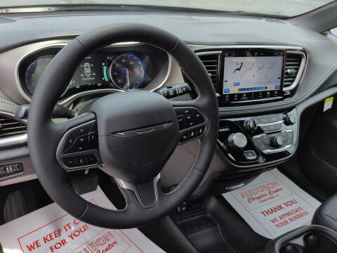 2027 Chrysler Pacifica Select
